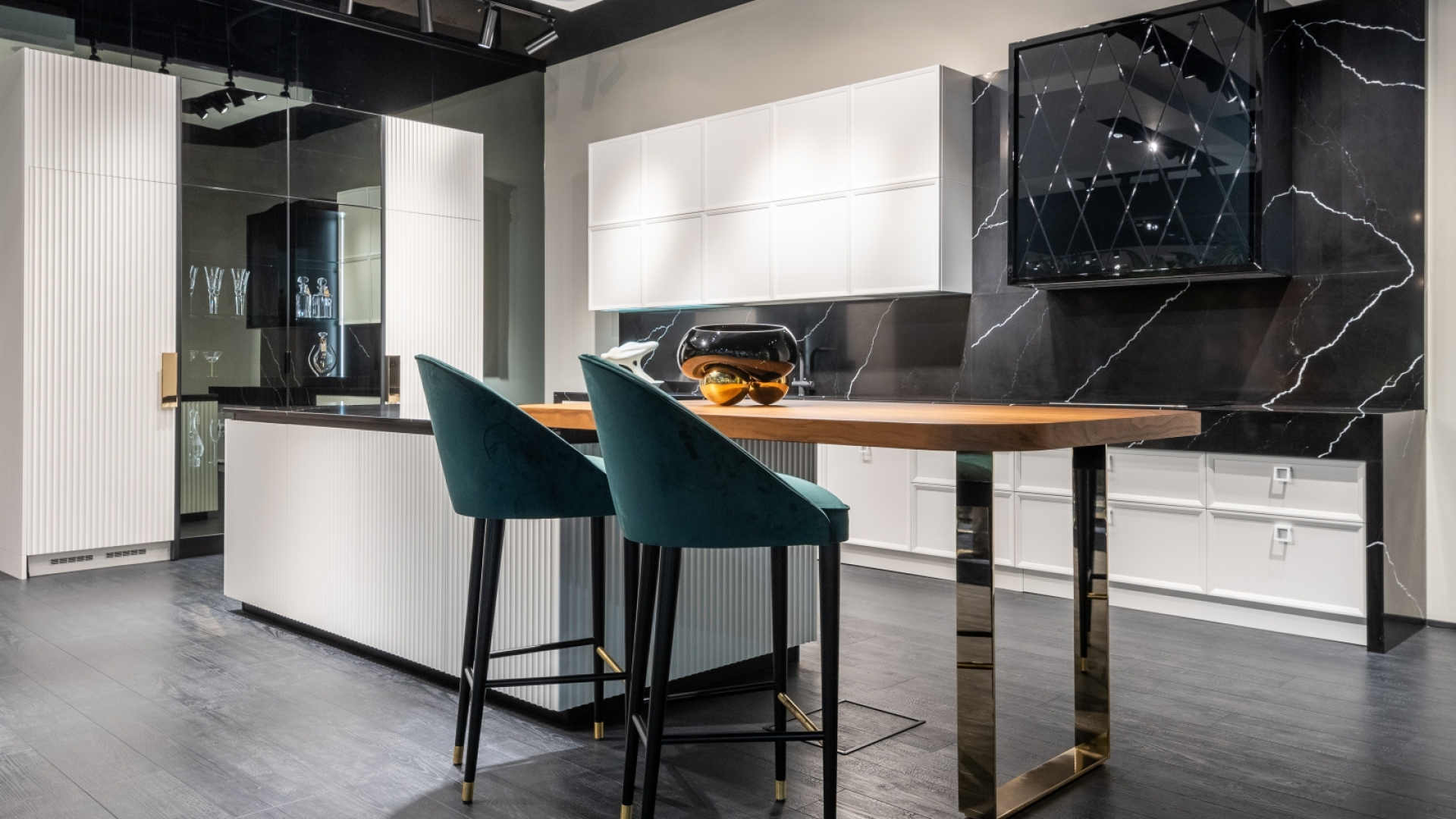 GIA CÔNG, CHẾ TÁC 